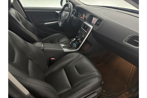 Volvo V60 2.4 D6 AWD Plug-In Hybrid Summum 215PK Trekhaak LED Clima Cruise Navi Memory Stoelverwarming 17''LMV