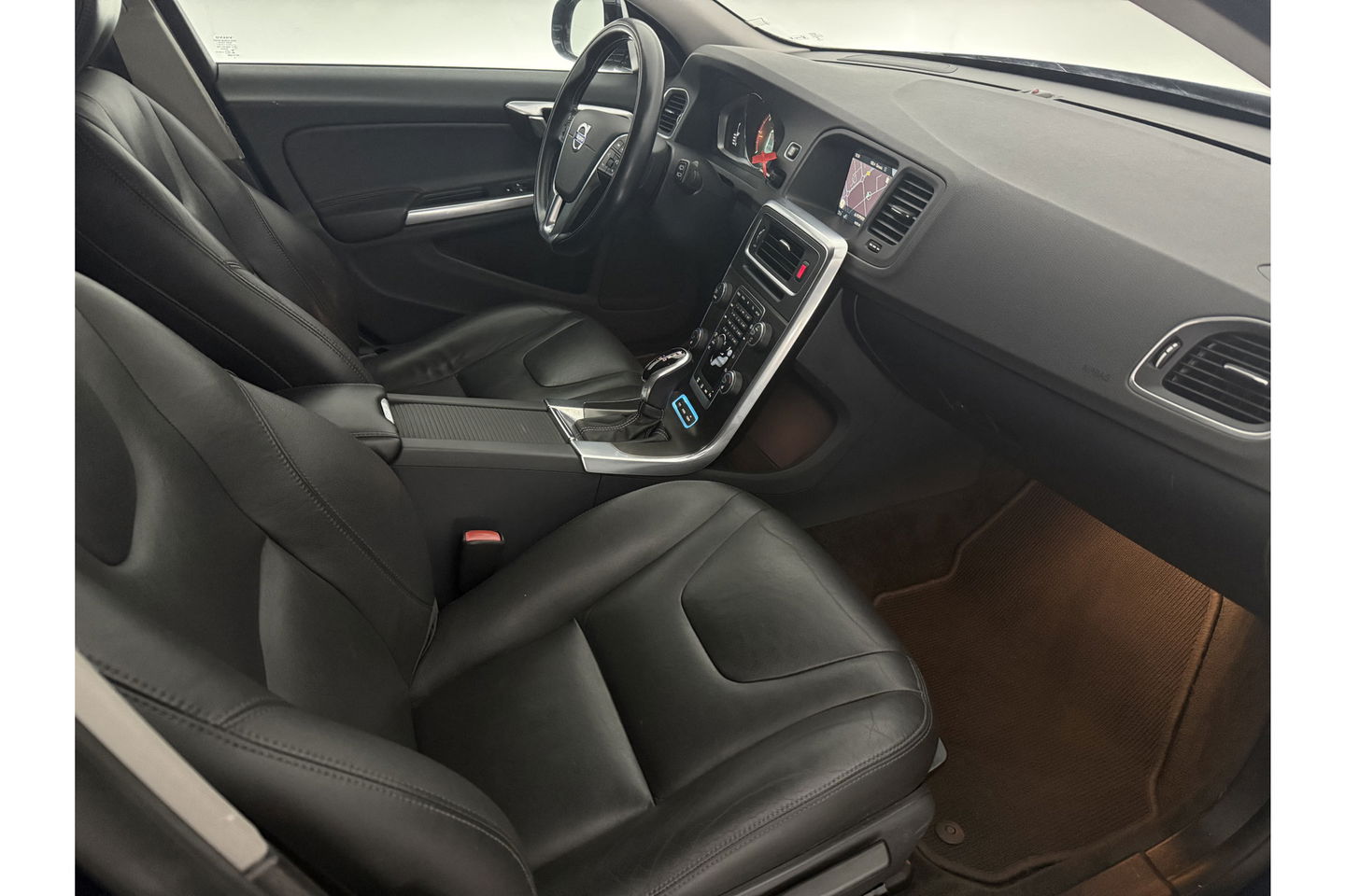 Volvo V60 2.4 D6 AWD Plug-In Hybrid Summum 215PK Trekhaak LED Clima Cruise Navi Memory Stoelverwarming 17''LMV