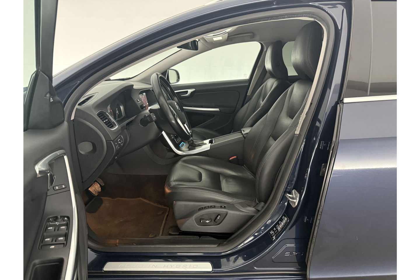 Volvo V60 2.4 D6 AWD Plug-In Hybrid Summum 215PK Trekhaak LED Clima Cruise Navi Memory Stoelverwarming 17''LMV