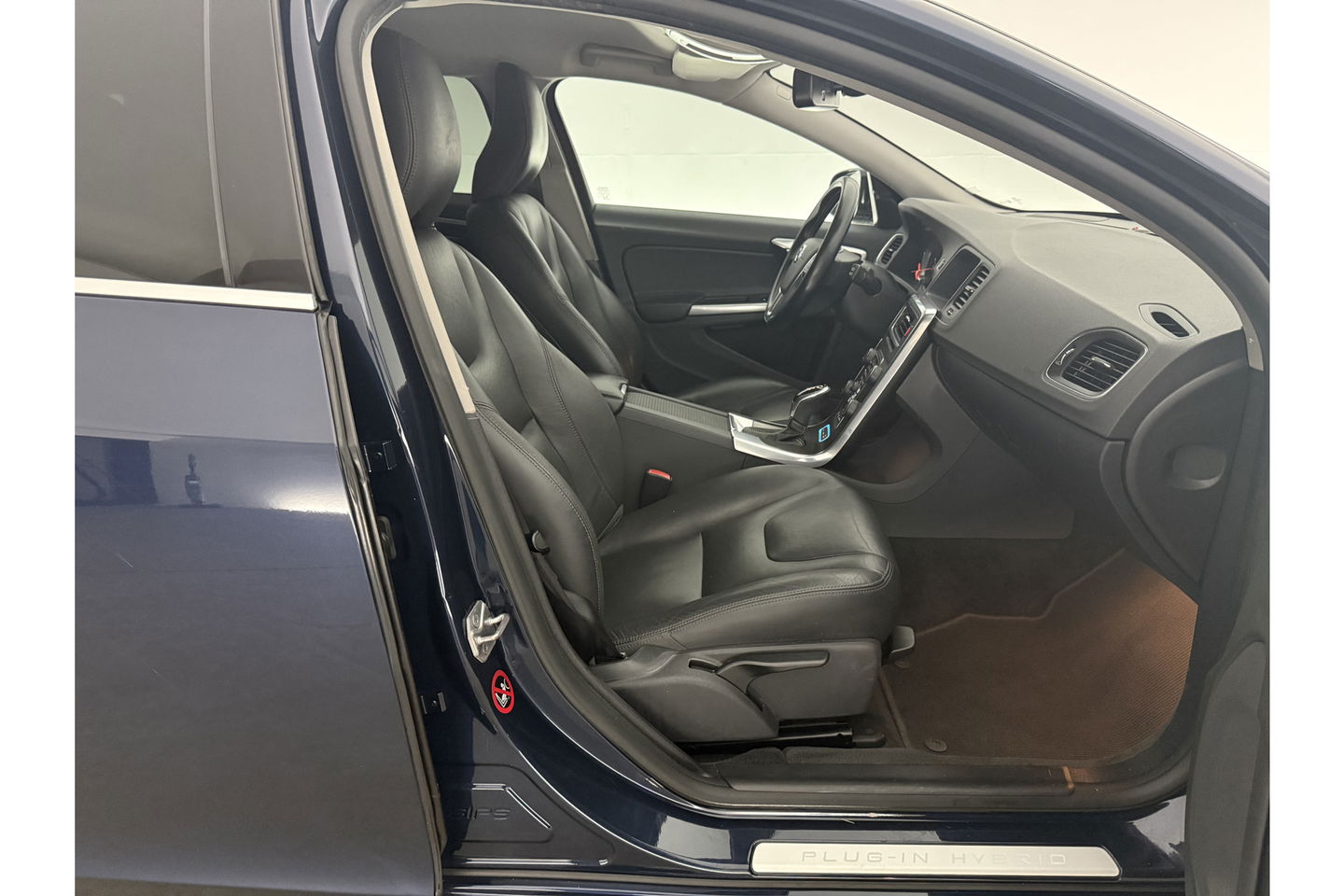 Volvo V60 2.4 D6 AWD Plug-In Hybrid Summum 215PK Trekhaak LED Clima Cruise Navi Memory Stoelverwarming 17''LMV