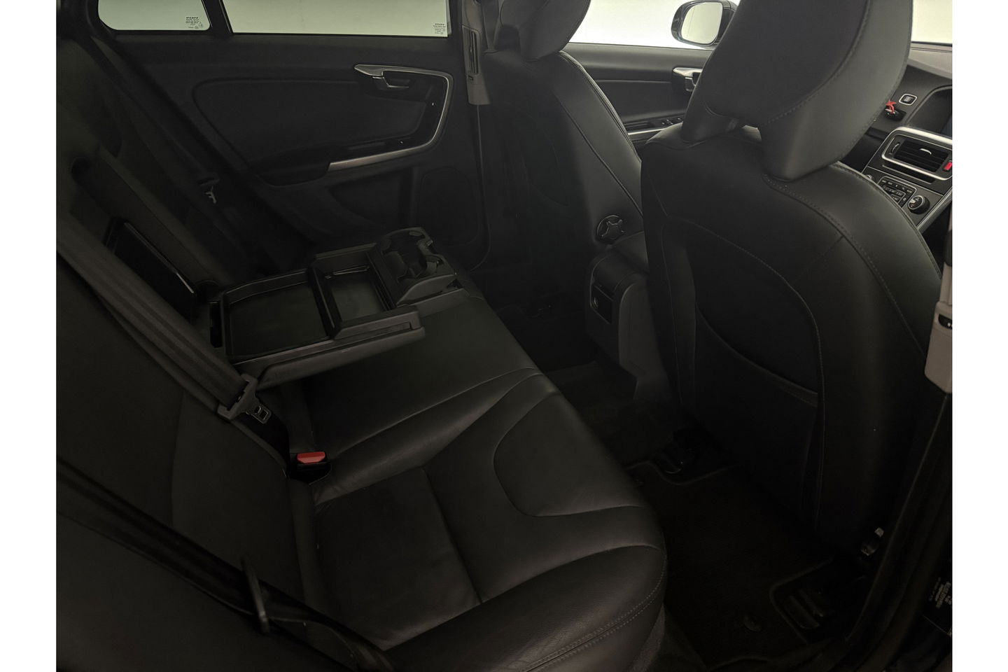 Volvo V60 2.4 D6 AWD Plug-In Hybrid Summum 215PK Trekhaak LED Clima Cruise Navi Memory Stoelverwarming 17''LMV