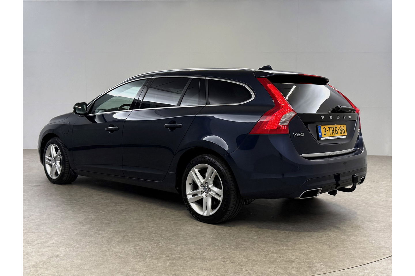 Volvo V60 2.4 D6 AWD Plug-In Hybrid Summum 215PK Trekhaak LED Clima Cruise Navi Memory Stoelverwarming 17''LMV