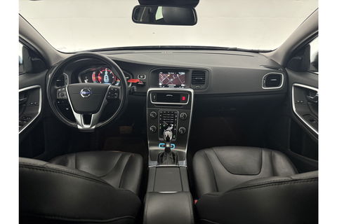 Volvo V60 2.4 D6 AWD Plug-In Hybrid Summum 215PK Trekhaak LED Clima Cruise Navi Memory Stoelverwarming 17''LMV