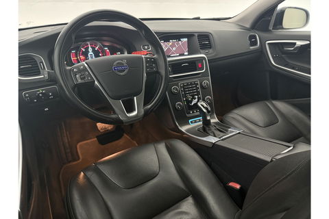 Volvo V60 2.4 D6 AWD Plug-In Hybrid Summum 215PK Trekhaak LED Clima Cruise Navi Memory Stoelverwarming 17''LMV