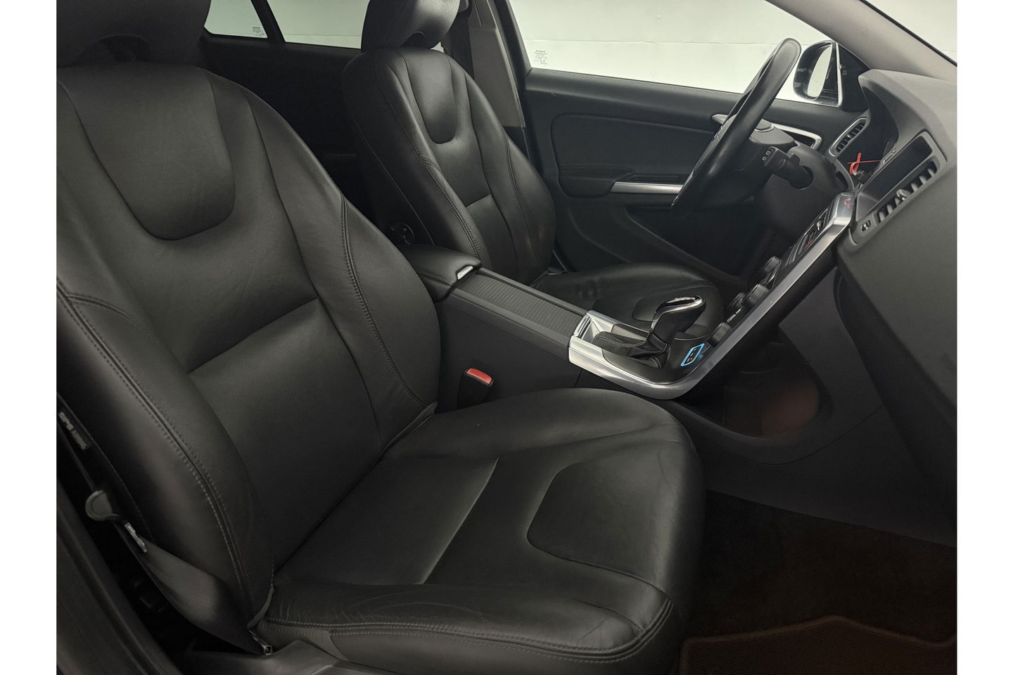 Volvo V60 2.4 D6 AWD Plug-In Hybrid Summum 215PK Trekhaak LED Clima Cruise Navi Memory Stoelverwarming 17''LMV