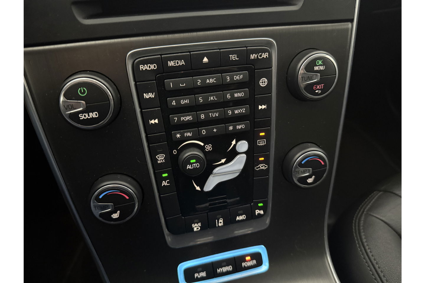 Volvo V60 2.4 D6 AWD Plug-In Hybrid Summum 215PK Trekhaak LED Clima Cruise Navi Memory Stoelverwarming 17''LMV