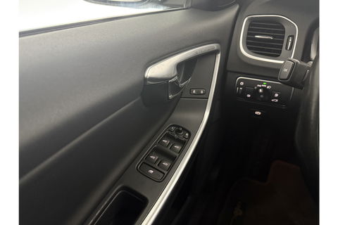Volvo V60 2.4 D6 AWD Plug-In Hybrid Summum 215PK Trekhaak LED Clima Cruise Navi Memory Stoelverwarming 17''LMV