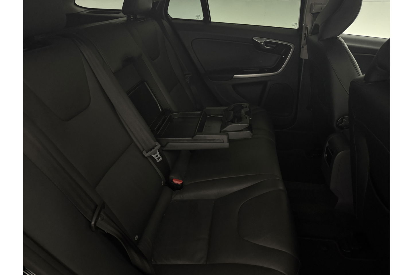 Volvo V60 2.4 D6 AWD Plug-In Hybrid Summum 215PK Trekhaak LED Clima Cruise Navi Memory Stoelverwarming 17''LMV