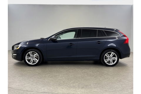 Volvo V60 2.4 D6 AWD Plug-In Hybrid Summum 215PK Trekhaak LED Clima Cruise Navi Memory Stoelverwarming 17''LMV