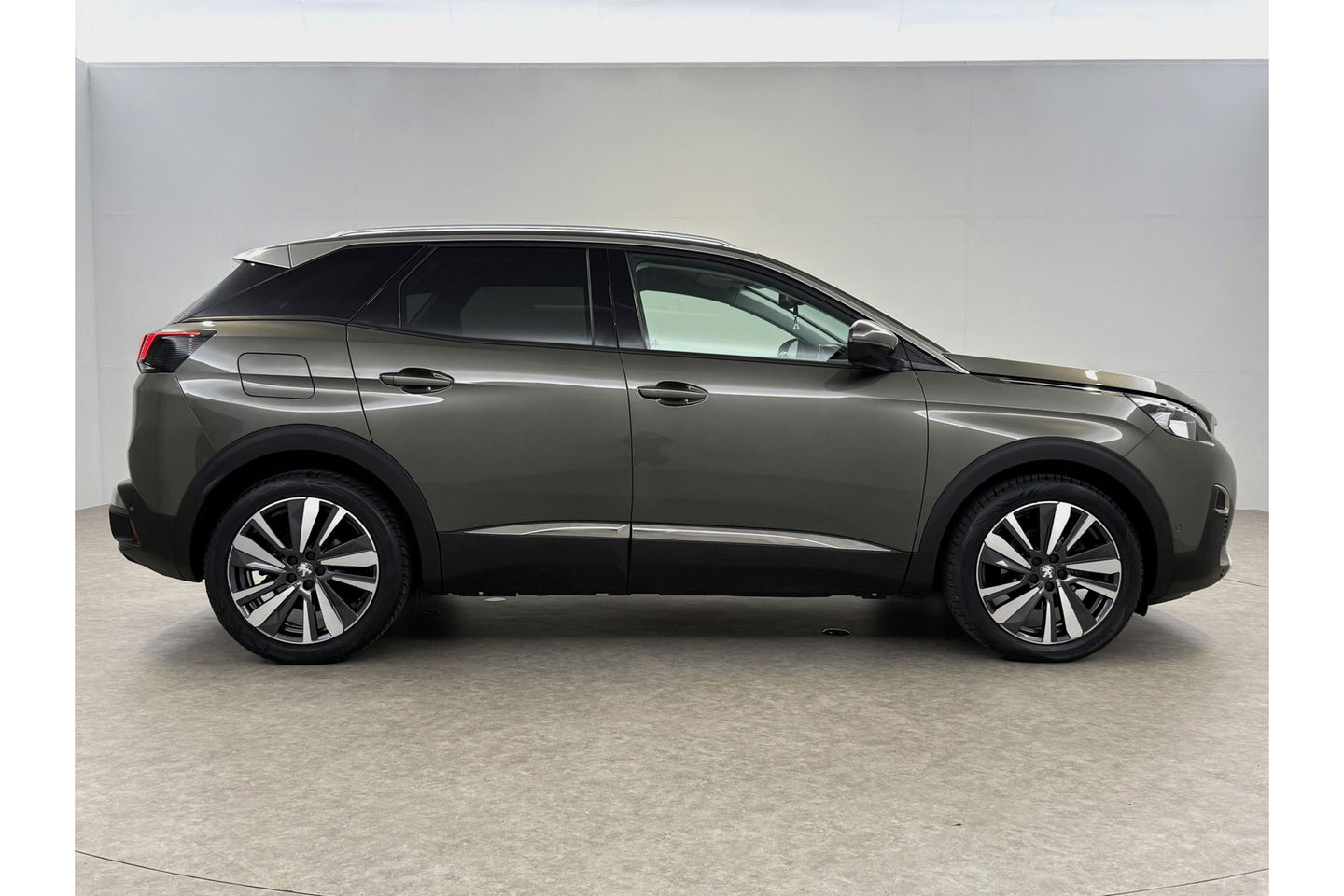 Peugeot 3008 1.2 PureTech Sfeer LED Trekhaak Memory Virtual Carplay Cruise 360Camera Clima Navi PDC 19"LMV