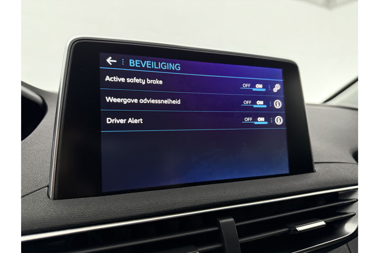 Peugeot 3008 1.2 PureTech Sfeer LED Trekhaak Memory Virtual Carplay Cruise 360Camera Clima Navi PDC 19"LMV