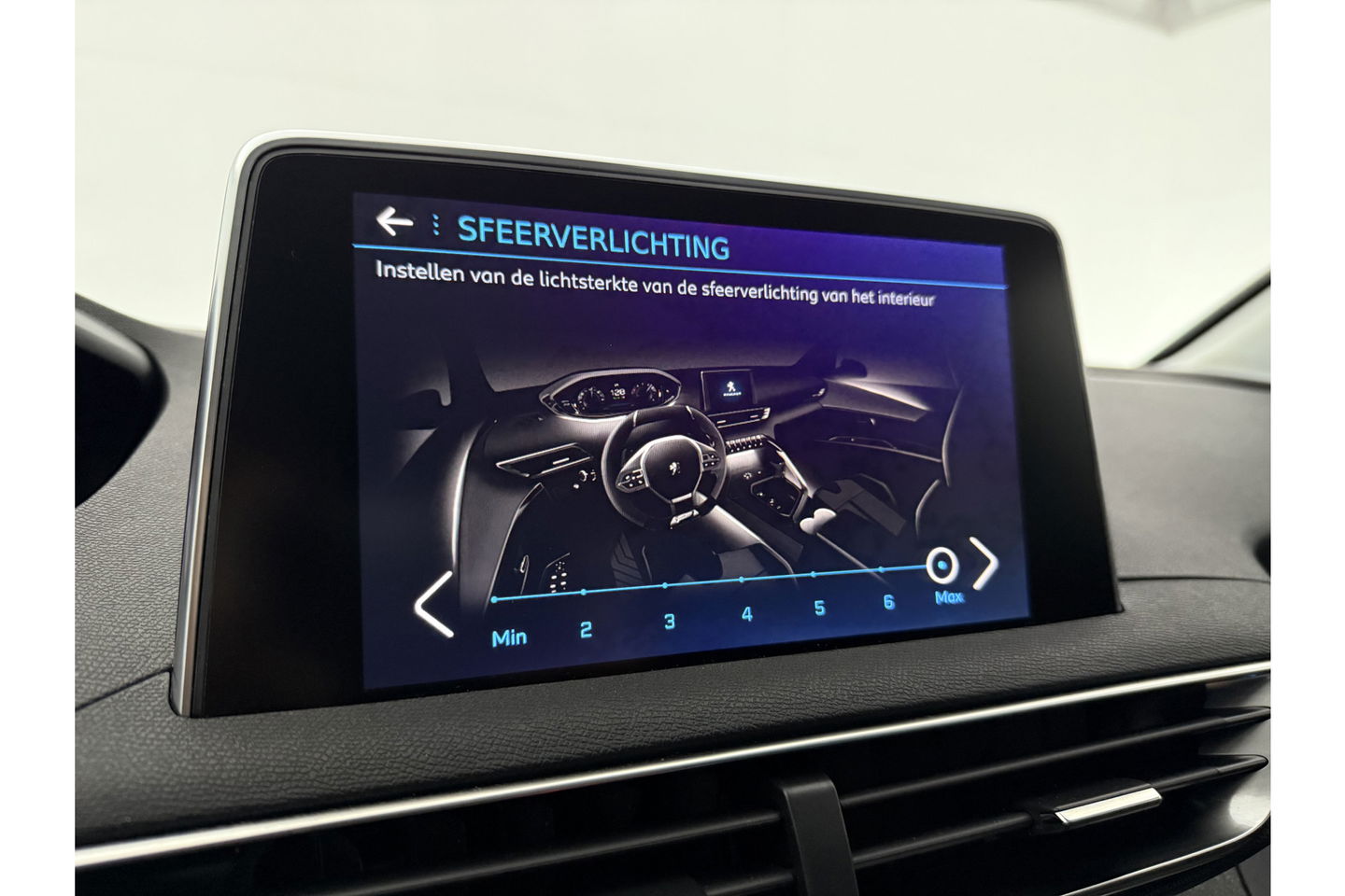 Peugeot 3008 1.2 PureTech Sfeer LED Trekhaak Memory Virtual Carplay Cruise 360Camera Clima Navi PDC 19"LMV