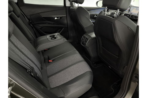 Peugeot 3008 1.2 PureTech Sfeer LED Trekhaak Memory Virtual Carplay Cruise 360Camera Clima Navi PDC 19"LMV