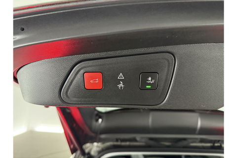 Peugeot 3008 1.2 PureTech Sfeer LED Trekhaak Memory Virtual Carplay Cruise 360Camera Clima Navi PDC 19"LMV