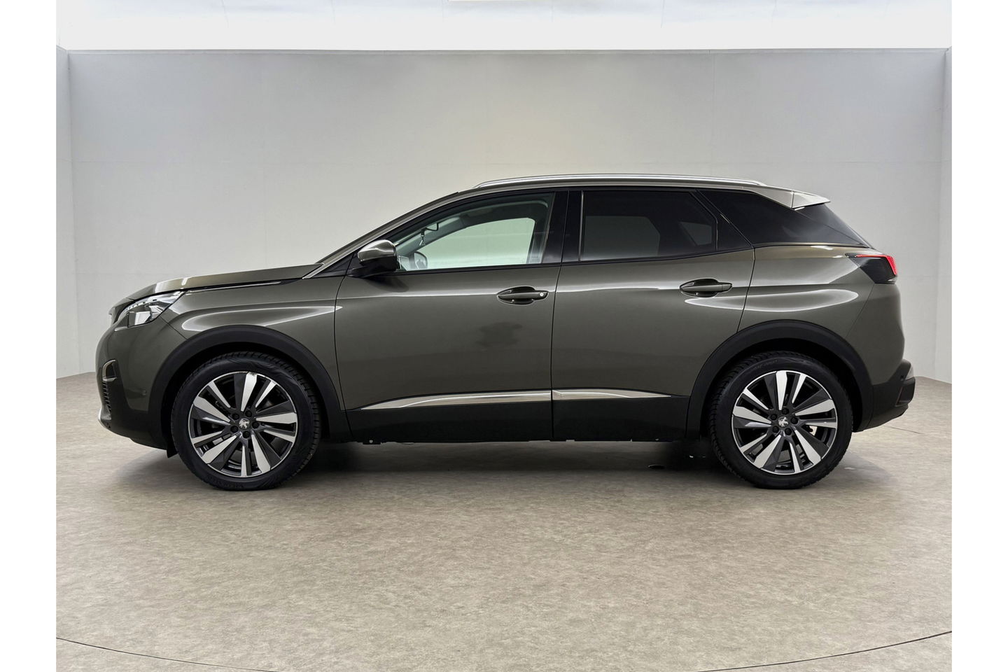 Peugeot 3008 1.2 PureTech Sfeer LED Trekhaak Memory Virtual Carplay Cruise 360Camera Clima Navi PDC 19"LMV