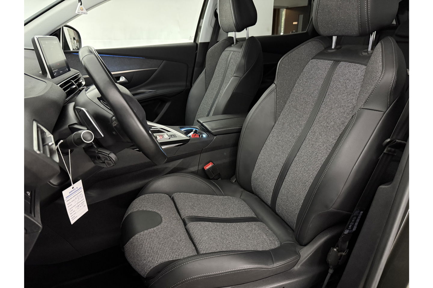 Peugeot 3008 1.2 PureTech Sfeer LED Trekhaak Memory Virtual Carplay Cruise 360Camera Clima Navi PDC 19"LMV