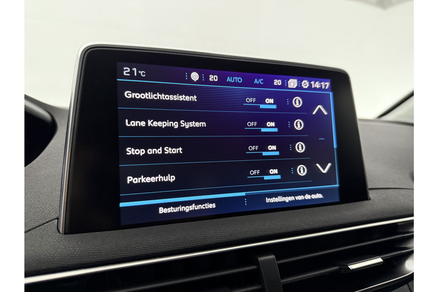 Peugeot 3008 1.2 PureTech Sfeer LED Trekhaak Memory Virtual Carplay Cruise 360Camera Clima Navi PDC 19"LMV