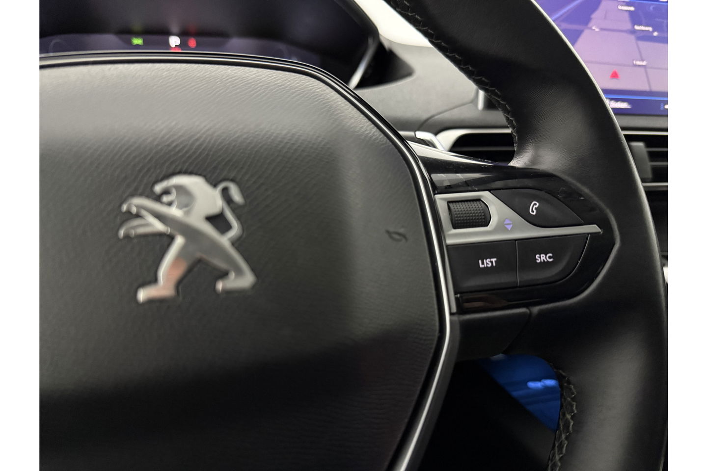 Peugeot 3008 1.2 PureTech Sfeer LED Trekhaak Memory Virtual Carplay Cruise 360Camera Clima Navi PDC 19"LMV