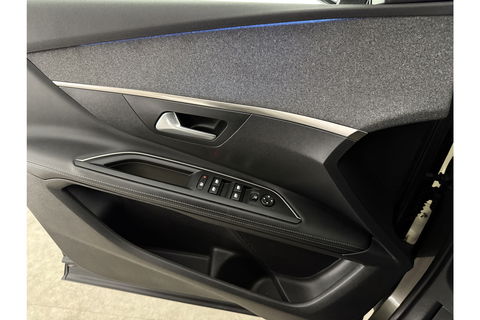 Peugeot 3008 1.2 PureTech Sfeer LED Trekhaak Memory Virtual Carplay Cruise 360Camera Clima Navi PDC 19"LMV