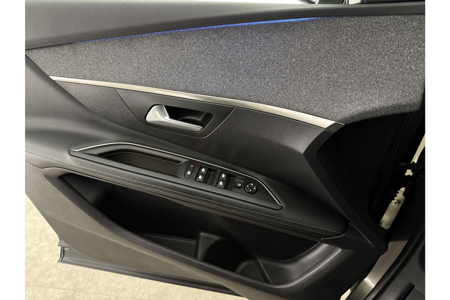 Peugeot 3008 1.2 PureTech Sfeer LED Trekhaak Memory Virtual Carplay Cruise 360Camera Clima Navi PDC 19"LMV