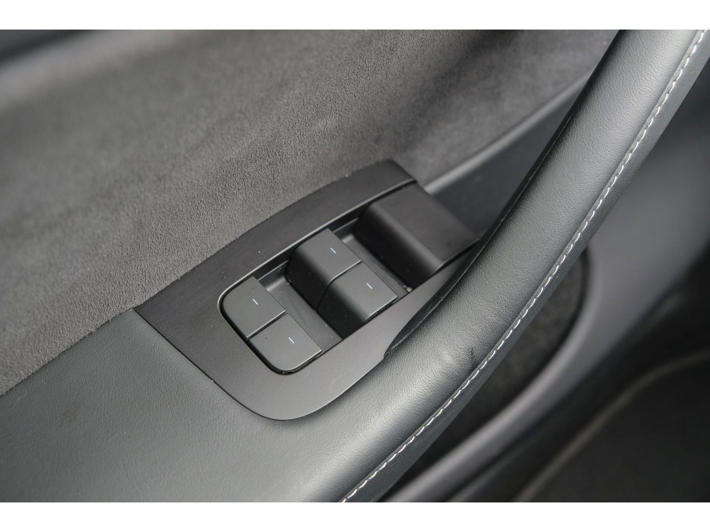 Tesla Model Y Performance 462pk AWD 75 kWh Black edition Panoramadak *BTW* NLauto 1e eigenaar