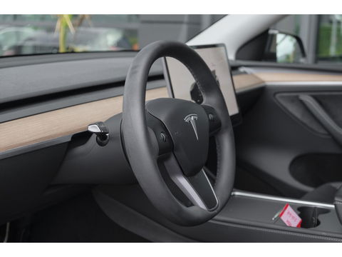 Tesla Model Y Performance 462pk AWD 75 kWh Black edition Panoramadak *BTW* NLauto 1e eigenaar