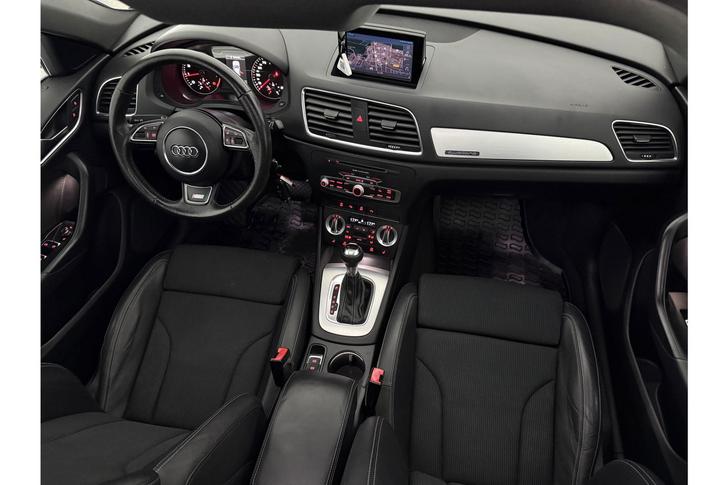 Audi Q3 2.0 TFSI quattro S-Line 170PK Pano LED Camera Trekhaak Clima Cruise Navi PDC 18"LMV