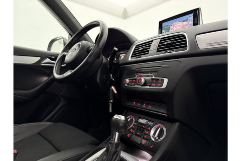 Audi Q3 2.0 TFSI quattro S-Line 170PK Pano LED Camera Trekhaak Clima Cruise Navi PDC 18"LMV