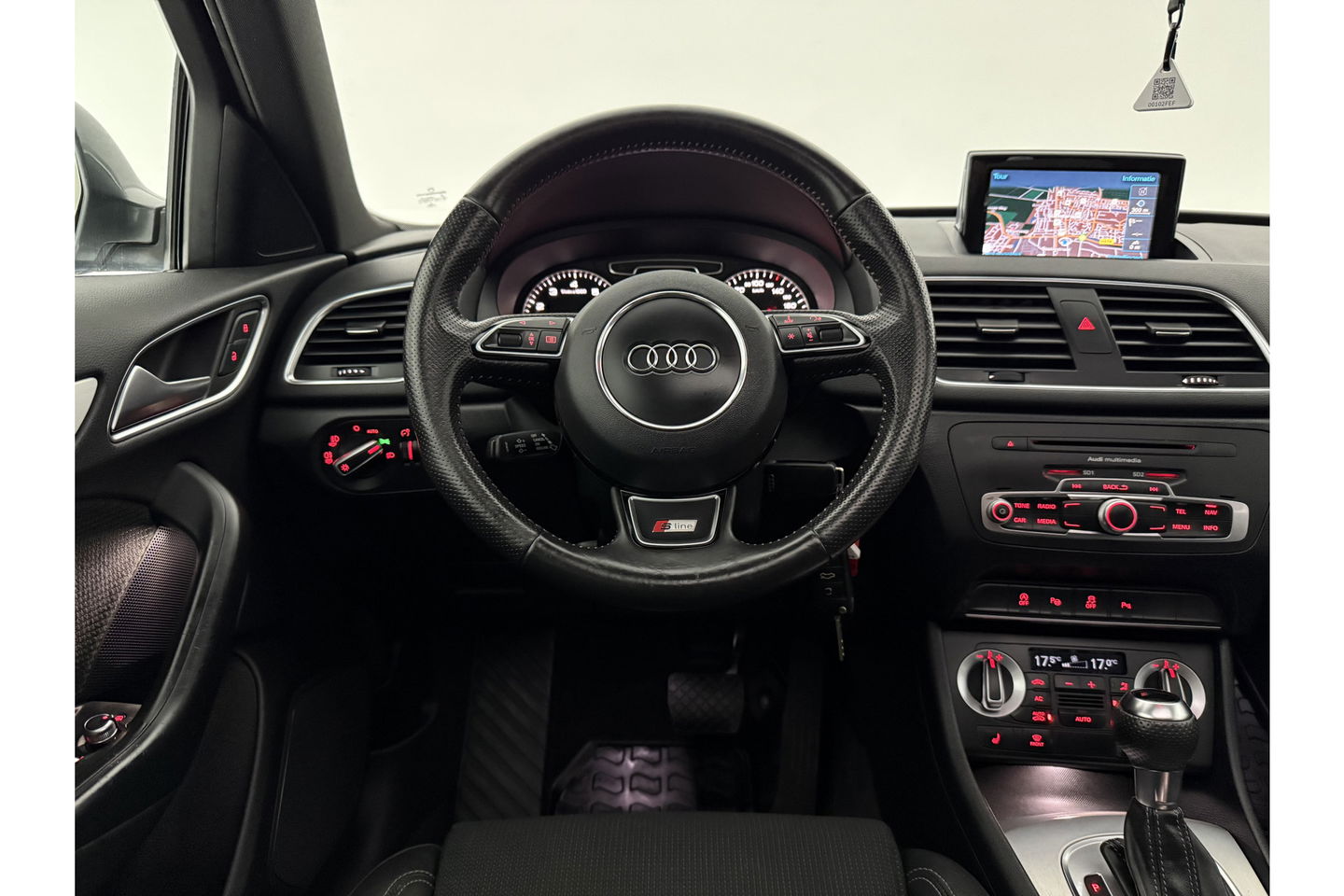 Audi Q3 2.0 TFSI quattro S-Line 170PK Pano LED Camera Trekhaak Clima Cruise Navi PDC 18"LMV