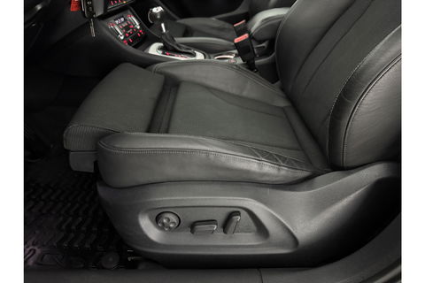 Audi Q3 2.0 TFSI quattro S-Line 170PK Pano LED Camera Trekhaak Clima Cruise Navi PDC 18"LMV
