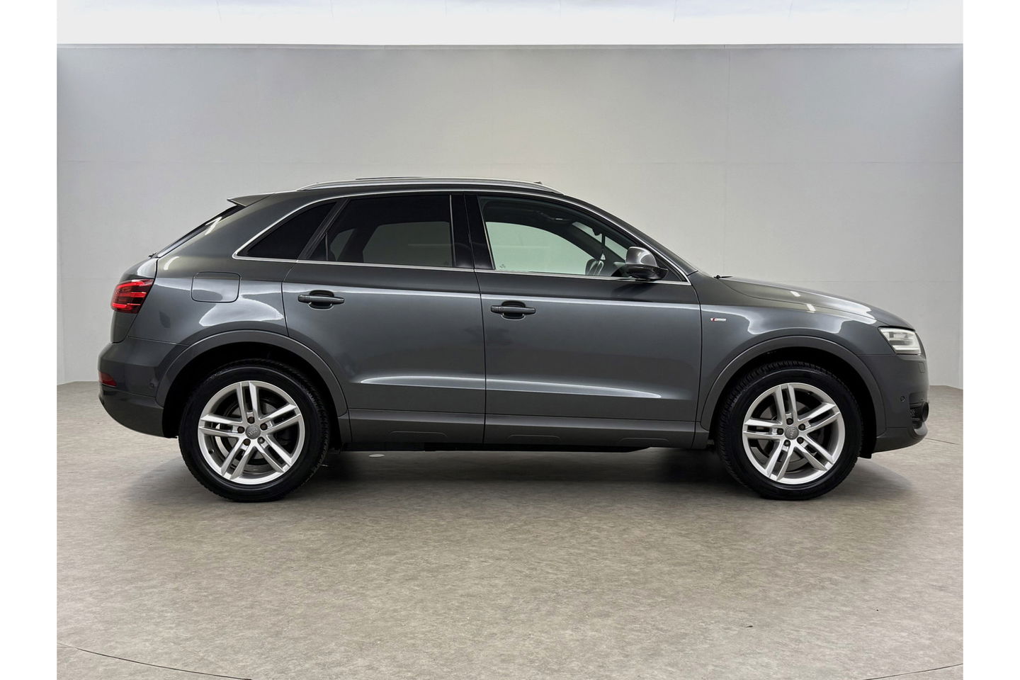 Audi Q3 2.0 TFSI quattro S-Line 170PK Pano LED Camera Trekhaak Clima Cruise Navi PDC 18"LMV