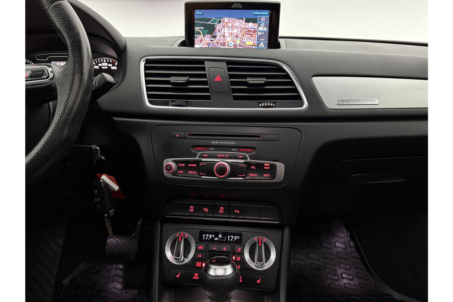 Audi Q3 2.0 TFSI quattro S-Line 170PK Pano LED Camera Trekhaak Clima Cruise Navi PDC 18"LMV