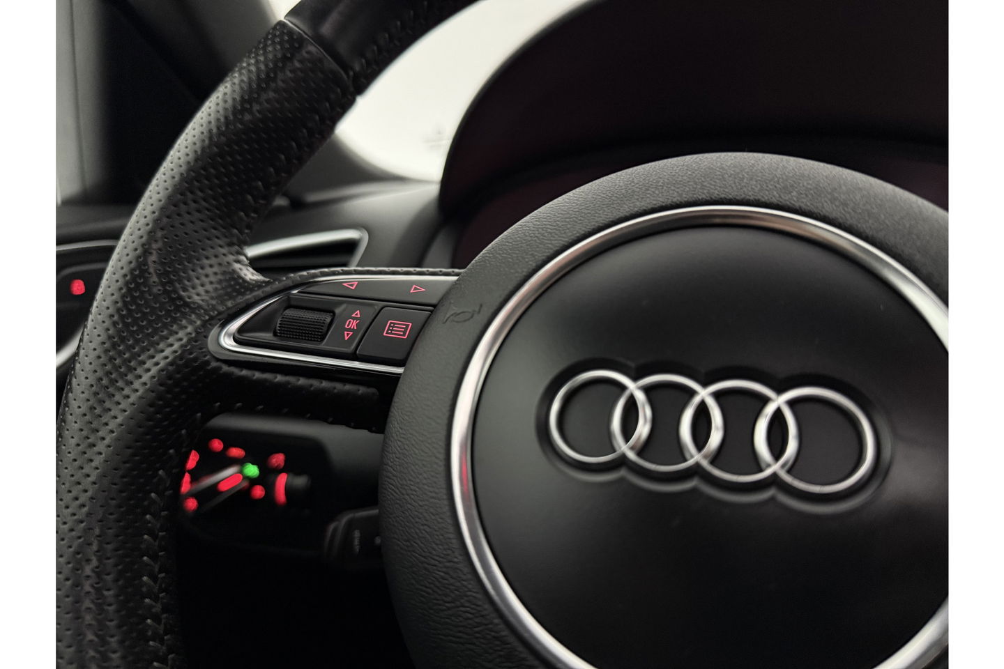 Audi Q3 2.0 TFSI quattro S-Line 170PK Pano LED Camera Trekhaak Clima Cruise Navi PDC 18"LMV