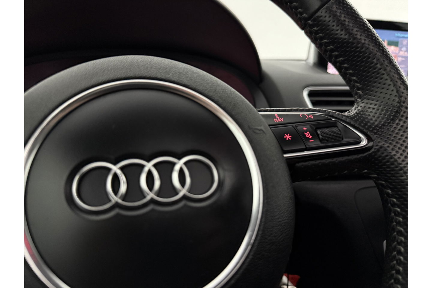 Audi Q3 2.0 TFSI quattro S-Line 170PK Pano LED Camera Trekhaak Clima Cruise Navi PDC 18"LMV