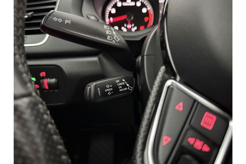 Audi Q3 2.0 TFSI quattro S-Line 170PK Pano LED Camera Trekhaak Clima Cruise Navi PDC 18"LMV