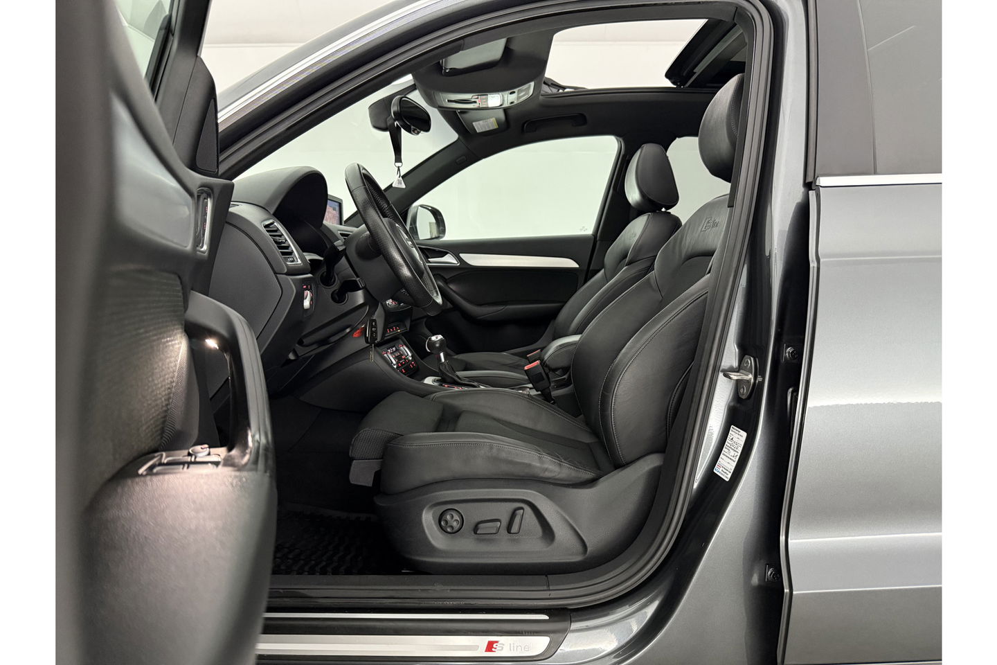 Audi Q3 2.0 TFSI quattro S-Line 170PK Pano LED Camera Trekhaak Clima Cruise Navi PDC 18"LMV