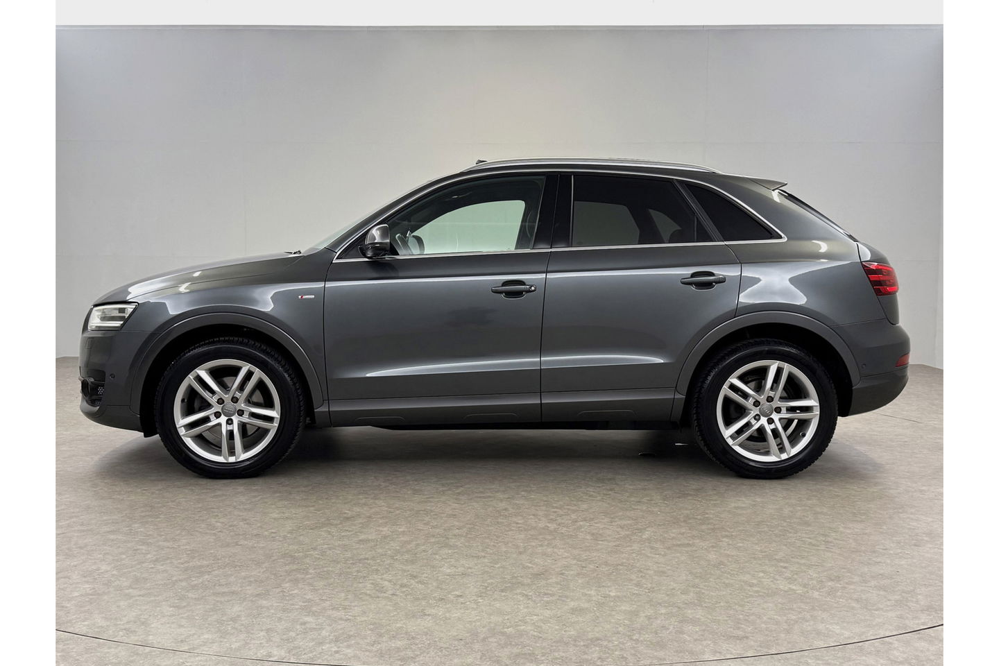 Audi Q3 2.0 TFSI quattro S-Line 170PK Pano LED Camera Trekhaak Clima Cruise Navi PDC 18"LMV