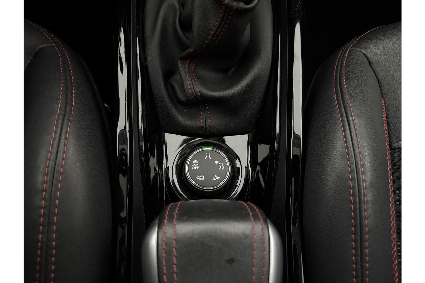 Peugeot 2008 1.2 PureTech GT-line 130PK Pano Sfeer LED Clima Cruise Camera Carplay PDC 17"LMV