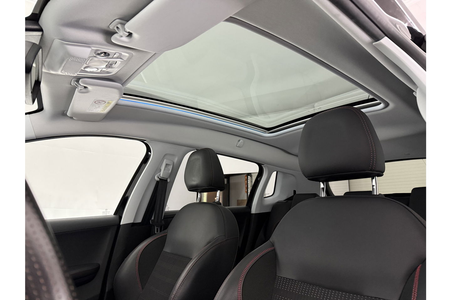 Peugeot 2008 1.2 PureTech GT-line 130PK Pano Sfeer LED Clima Cruise Camera Carplay PDC 17"LMV