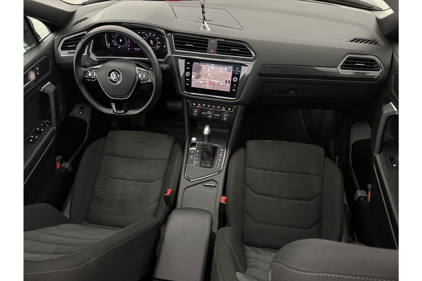 Volkswagen Tiguan 1.5 TSI 150PK Allspace R-Line 7P Pano LED Carplay Virtual Camera Clima Cruise Navi PDC 19''LMV