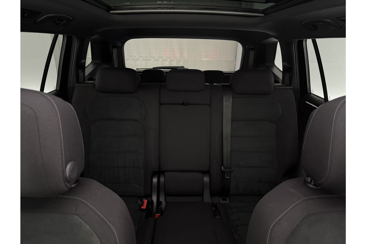 Volkswagen Tiguan 1.5 TSI 150PK Allspace R-Line 7P Pano LED Carplay Virtual Camera Clima Cruise Navi PDC 19''LMV