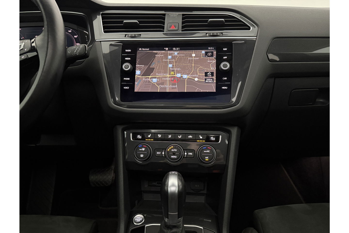 Volkswagen Tiguan 1.5 TSI 150PK Allspace R-Line 7P Pano LED Carplay Virtual Camera Clima Cruise Navi PDC 19''LMV
