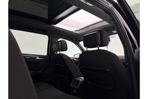 Volkswagen Tiguan 1.5 TSI 150PK Allspace R-Line 7P Pano LED Carplay Virtual Camera Clima Cruise Navi PDC 19''LMV