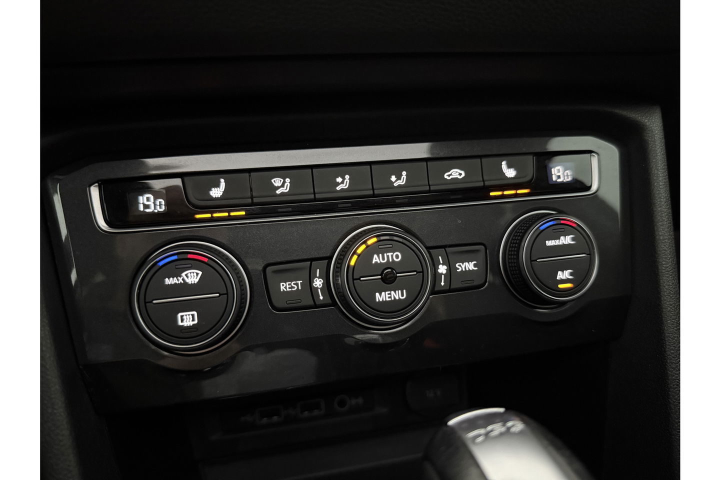 Volkswagen Tiguan 1.5 TSI 150PK Allspace R-Line 7P Pano LED Carplay Virtual Camera Clima Cruise Navi PDC 19''LMV