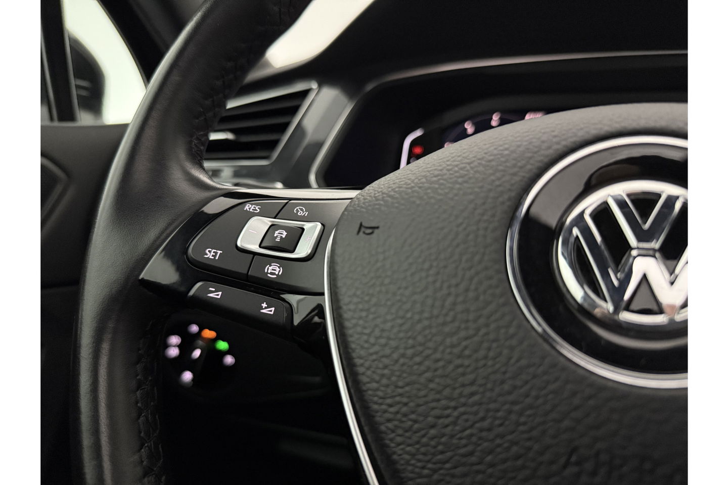 Volkswagen Tiguan 1.5 TSI 150PK Allspace R-Line 7P Pano LED Carplay Virtual Camera Clima Cruise Navi PDC 19''LMV