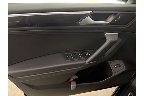 Volkswagen Tiguan 1.5 TSI 150PK Allspace R-Line 7P Pano LED Carplay Virtual Camera Clima Cruise Navi PDC 19''LMV