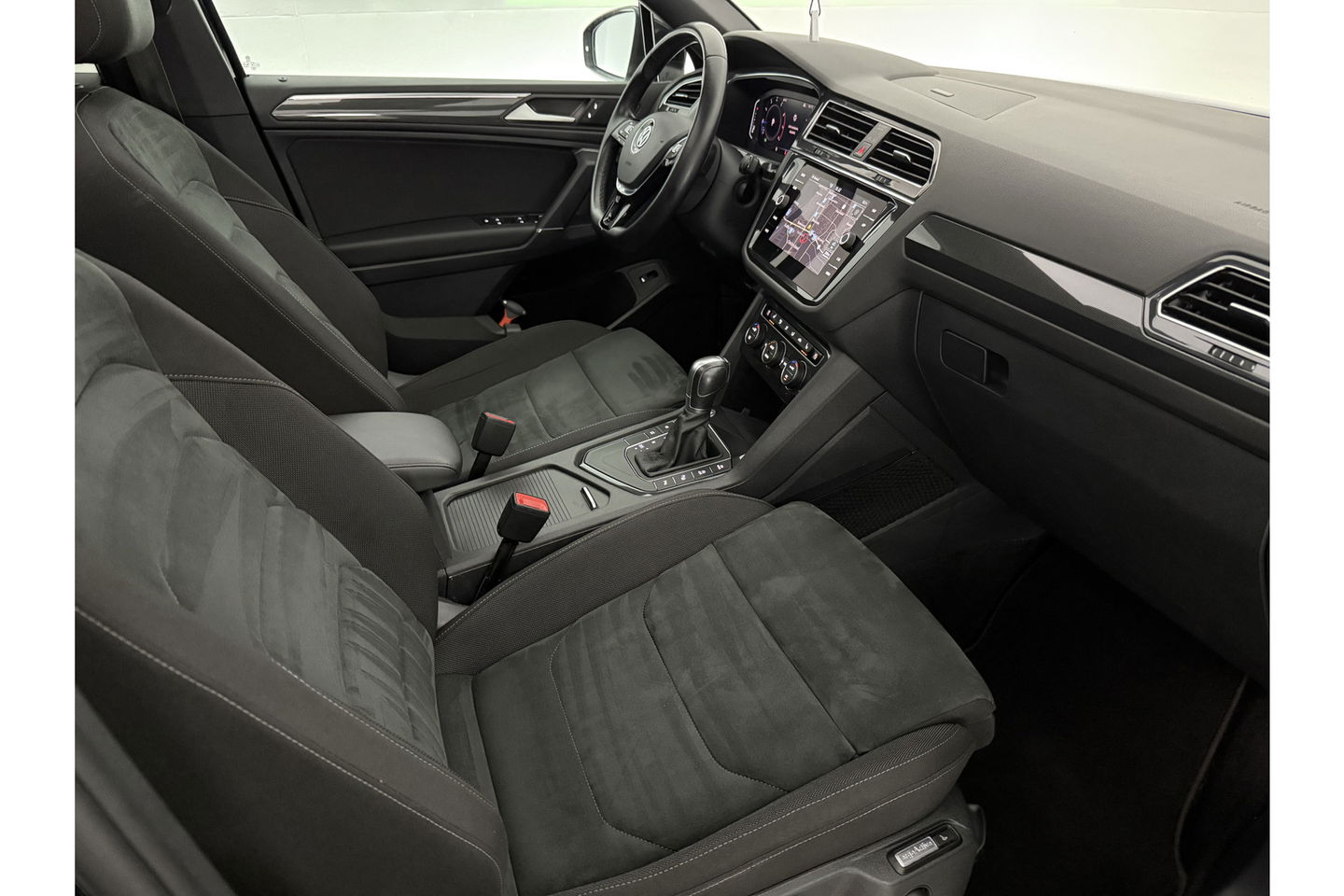 Volkswagen Tiguan 1.5 TSI 150PK Allspace R-Line 7P Pano LED Carplay Virtual Camera Clima Cruise Navi PDC 19''LMV