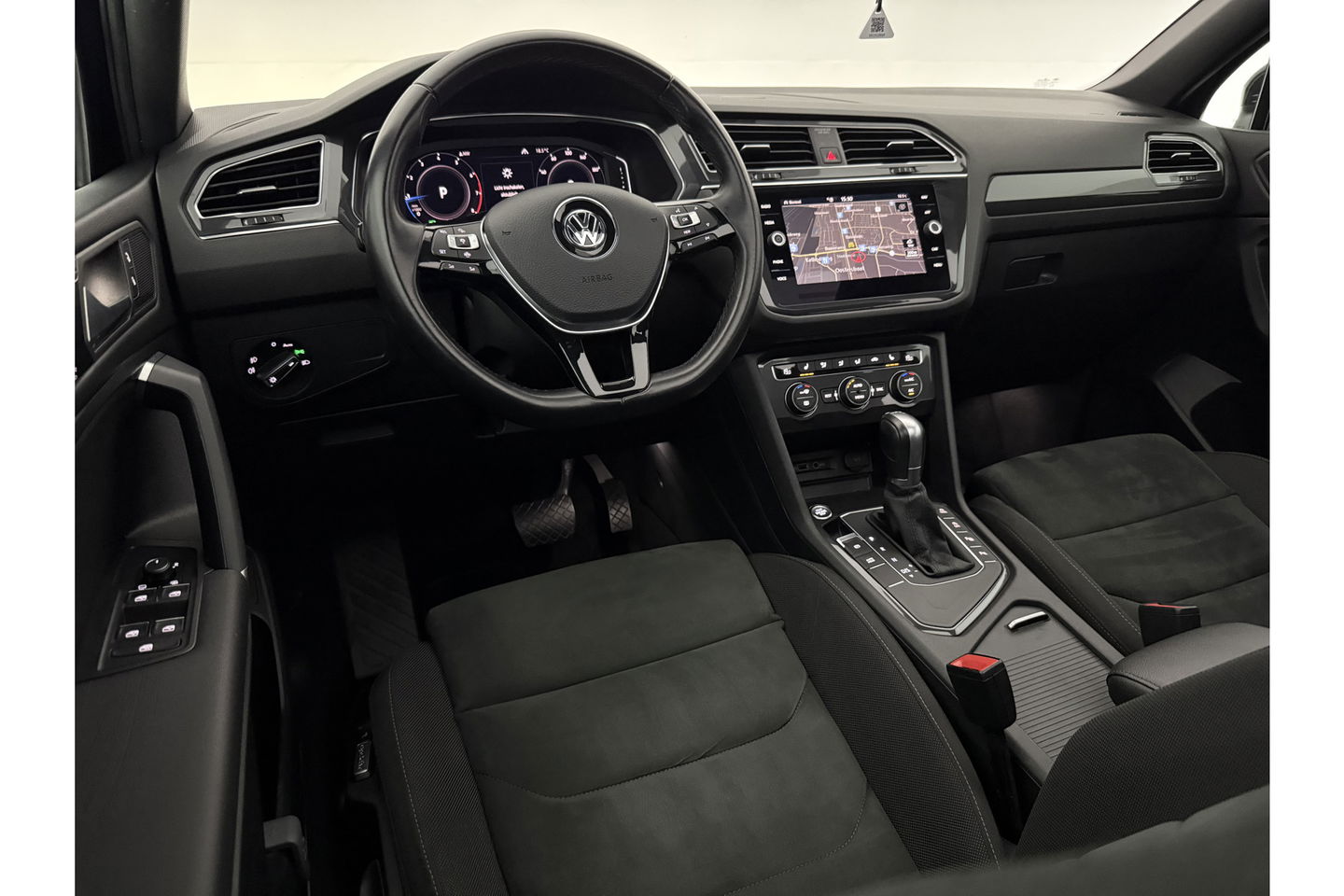 Volkswagen Tiguan 1.5 TSI 150PK Allspace R-Line 7P Pano LED Carplay Virtual Camera Clima Cruise Navi PDC 19''LMV