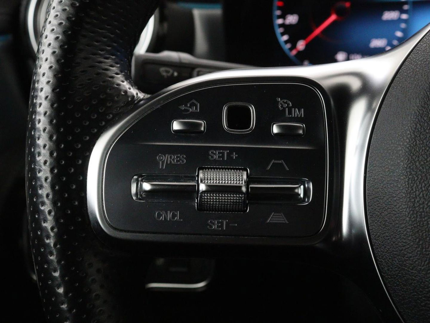 Mercedes-Benz CLA-Klasse Shooting Brake 250e AMG Night | Panoramadak | Adaptive cruise | Head-Up | Carplay | Stoelverwarming | Trekhaak | Leder/Alcantara | Widescreen | Full LED