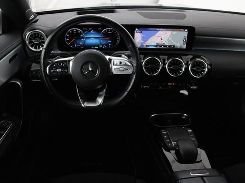 Mercedes-Benz CLA-Klasse Shooting Brake 250e AMG Night | Panoramadak | Adaptive cruise | Head-Up | Carplay | Stoelverwarming | Trekhaak | Leder/Alcantara | Widescreen | Full LED